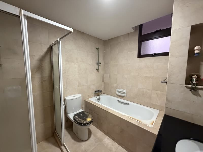 Seletaris, 511 Sembawang Road, Sembawang / Yishun, 4 Bedrooms, 1,636 sqft, Condominium For Sale, by Roxine Ang, 500152410 - Master Bathroom - PropertyGuru.com.sg
