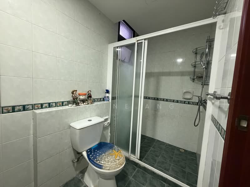Seletaris, 511 Sembawang Road, Sembawang / Yishun, 4 Bedrooms, 1,636 sqft, Condominium For Sale, by Roxine Ang, 500152410 - Common Bathroom - PropertyGuru.com.sg