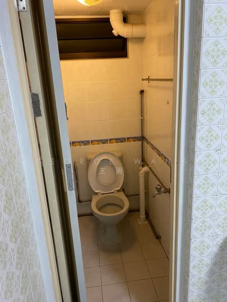 21 Dover Crescent, 21 Dover Crescent, Room Rental, 120 sqft, HDB Flat For Rent, by George Wang 王勇, 500152424 - Bathroom - PropertyGuru.com.sg