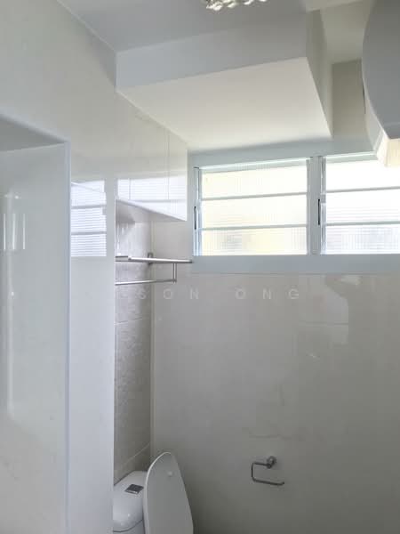 180 Ang Mo Kio Avenue 5, 180 Ang Mo Kio Avenue 5, 2 Bedrooms, 732 sqft, HDB Flat For Rent, by Alson Ong, 500152430 - Bathroom - PropertyGuru.com.sg