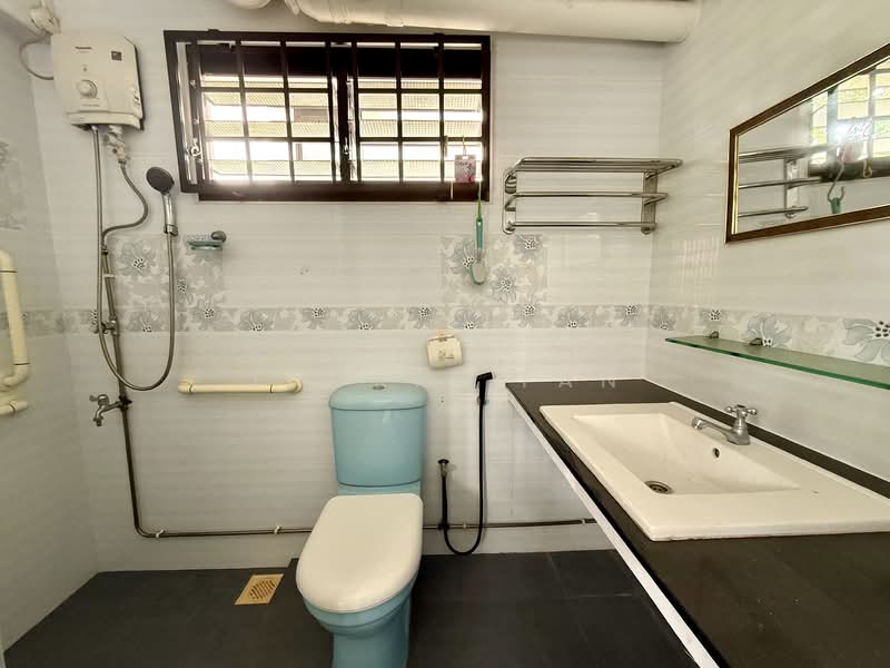 368 Tampines Street 34, 368 Tampines Street 34, 3 Bedrooms, 1,313 sqft, HDB Flat For Sale, by JACKIE TAN, 500152440 - Bathroom - PropertyGuru.com.sg