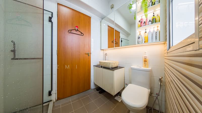 440B Bukit Batok West Avenue 8, 440B Bukit Batok West Avenue 8, 3 Bedrooms, 1,205 sqft, HDB Flat For Sale, by Azmi Suliman, 500152450 - Bathroom - PropertyGuru.com.sg