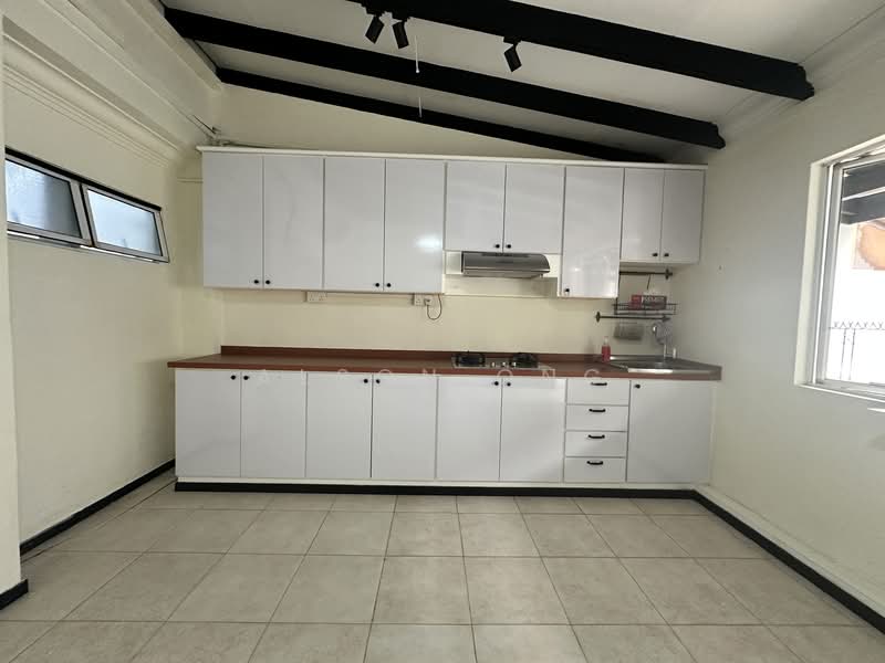 ⭐ Terrace House Near Queenstown MRT For Rent ⭐ 5 Mins Walk ⭐ D03 Alexandra / Commonwealth, , 2 Bedrooms, 900 sqft, Terraced House For Rent, by Alson Ong, 500152452 - Kitchen - PropertyGuru.com.sg