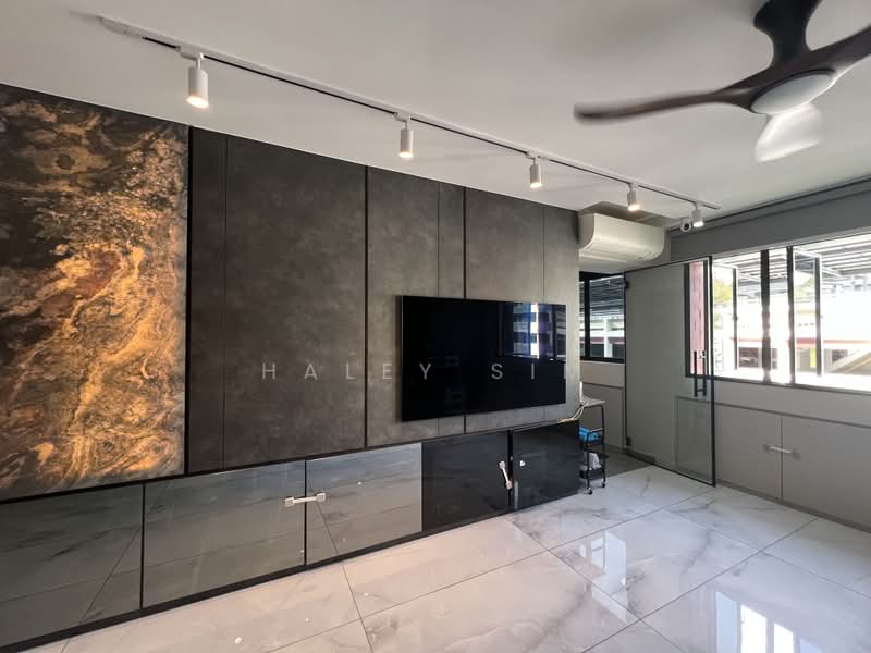 150 Mei Ling Street, 150 Mei Ling Street, 4 Bedrooms, 1,585 sqft, HDB Flat For Sale, by Haley Sim, 500152455 - Feature Wall (Gym right beside!) - PropertyGuru.com.sg