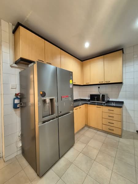 Leonie Condotel, 2 Leonie Hill Road, 4 Bedrooms, 2,568 sqft, Condominium For Rent, by Far East Organization, 500152461 - Kitchen - PropertyGuru.com.sg