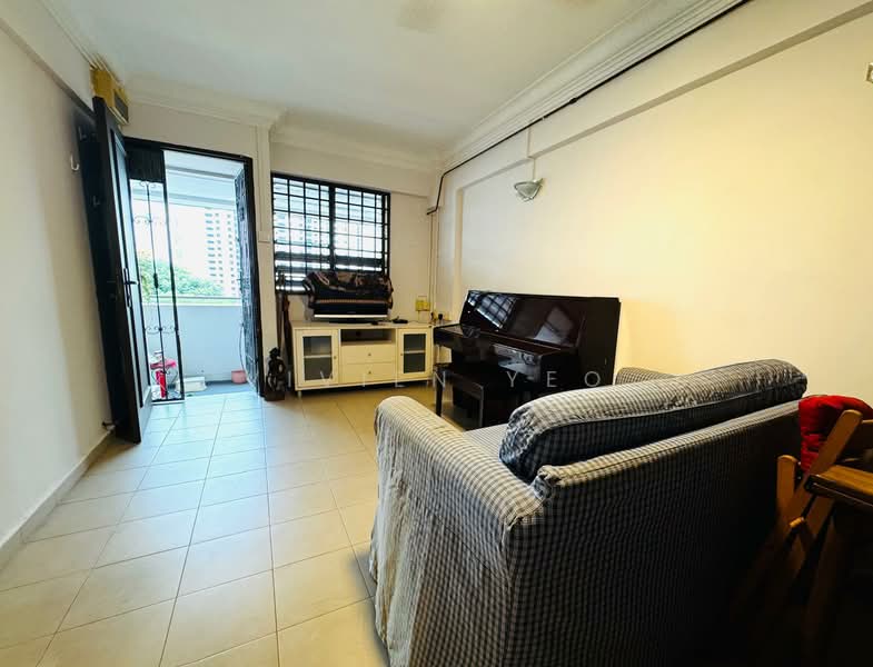327 Clementi Avenue 5, 327 Clementi Avenue 5, 2 Bedrooms, 721 sqft, HDB Flat For Rent, by Vivien Yeo, 500152485 - Living Room - PropertyGuru.com.sg