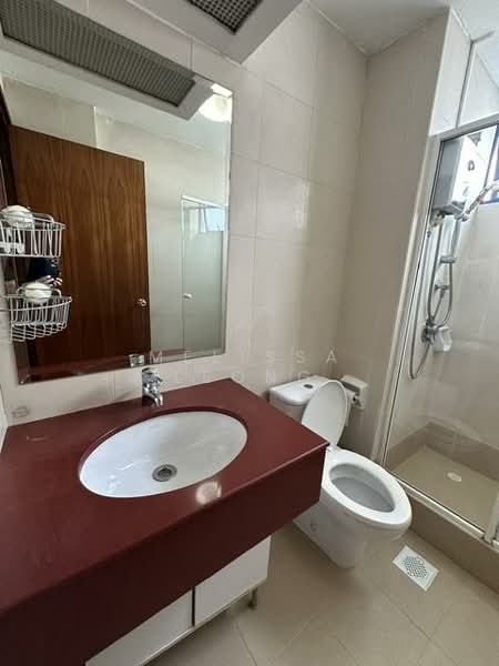 Kellett Court, 21 Shelford Road, 3 Bedrooms, 1,350 sqft, Condominium For Rent, by Melissa Leong, 500152493 - Bathroom - PropertyGuru.com.sg