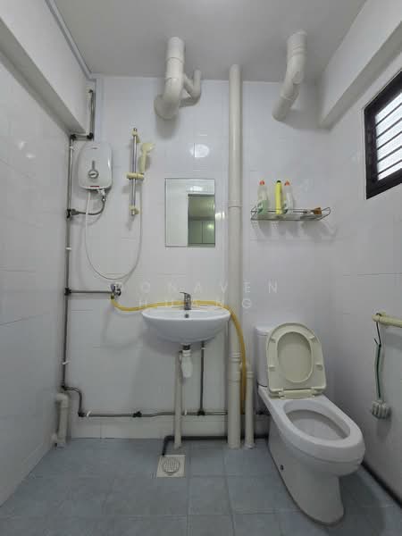 842 Woodlands Street 82, 842 Woodlands Street 82, 3 Bedrooms, 904 sqft, HDB Flat For Sale, by Donaven Huang, 500152516 - Bathroom - PropertyGuru.com.sg