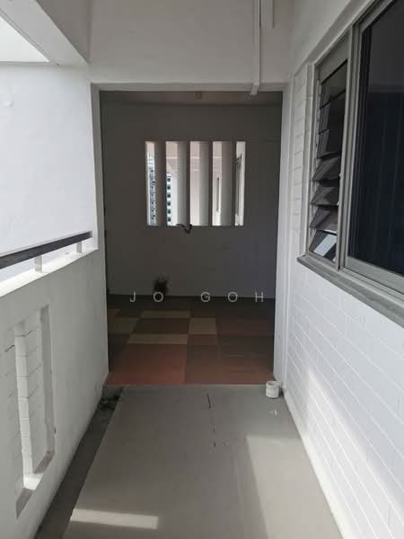 723 Jurong West Avenue 5, 723 Jurong West Avenue 5, 3 Bedrooms, 1,119 sqft, HDB Flat For Sale, by Jo Goh, 500152517 - Corridor - PropertyGuru.com.sg