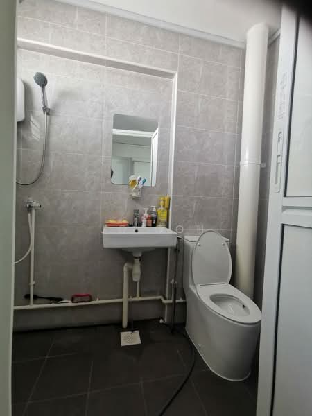 723 Jurong West Avenue 5, 723 Jurong West Avenue 5, 3 Bedrooms, 1,119 sqft, HDB Flat For Sale, by Jo Goh, 500152517 - Bathroom - PropertyGuru.com.sg
