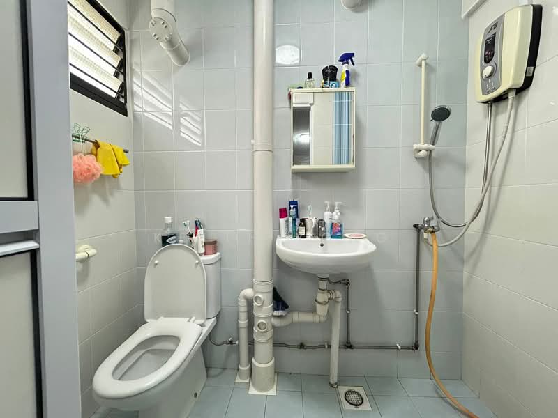 539 Ang Mo Kio Avenue 10, 539 Ang Mo Kio Avenue 10, 3 Bedrooms, 1,270 sqft, HDB Flat For Rent, by Keith Yong, 500152529 - Bathroom - PropertyGuru.com.sg
