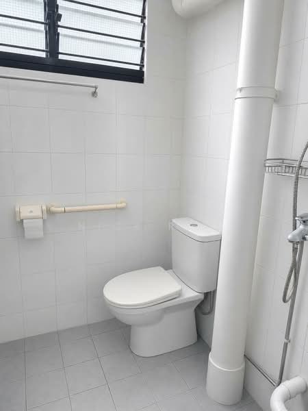 127 Ang Mo Kio Avenue 3, 127 Ang Mo Kio Avenue 3, 2 Bedrooms, 721 sqft, HDB Flat For Sale, by Nick R. L, 500152536 - Bathroom - PropertyGuru.com.sg