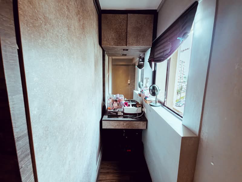 728 Clementi West Street 2, 728 Clementi West Street 2, 2 Bedrooms, 732 sqft, HDB Flat For Sale, by Hadirman Shah, 500152541 - Balcony - PropertyGuru.com.sg