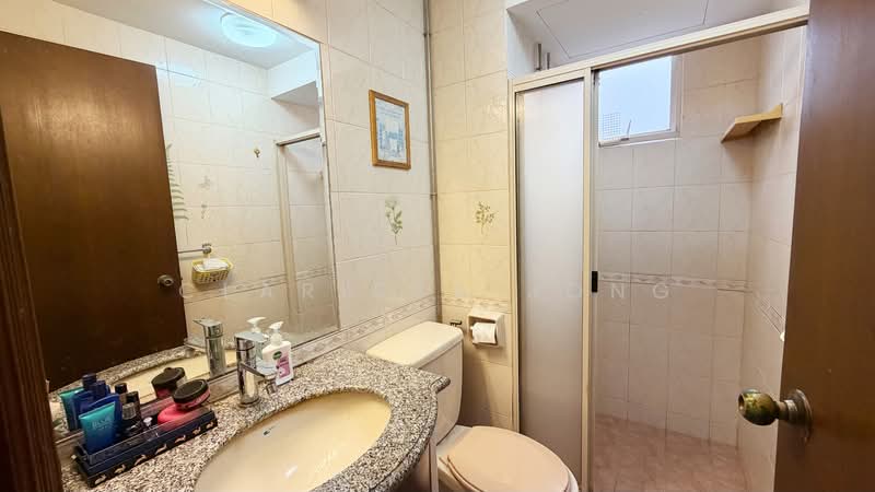 Castle Green, 481 Yio Chu Kang Road, 3 Bedrooms, 1,151 sqft, Condominium For Sale, by Clarissa Jong, 500152548 - Bathroom - PropertyGuru.com.sg