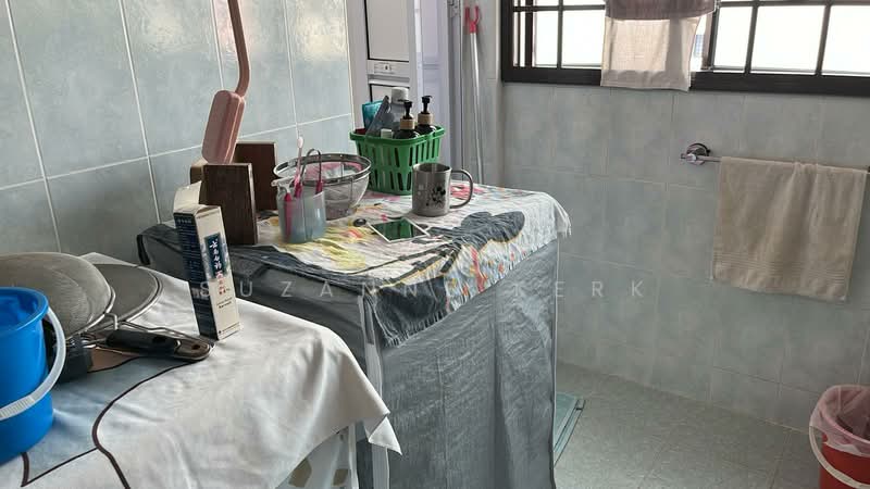 54 Pipit Road, 54 Pipit Road, Room Rental, 120 sqft, HDB Flat For Rent, by Suzanne Kerk, 500152555 - Bathroom - PropertyGuru.com.sg