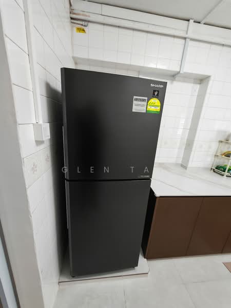 789 Choa Chu Kang North 6, 789 Choa Chu Kang North 6, 2 Bedrooms, 1,162 sqft, HDB Flat For Rent, by Glen Tay, 500152559 - New fridge - PropertyGuru.com.sg
