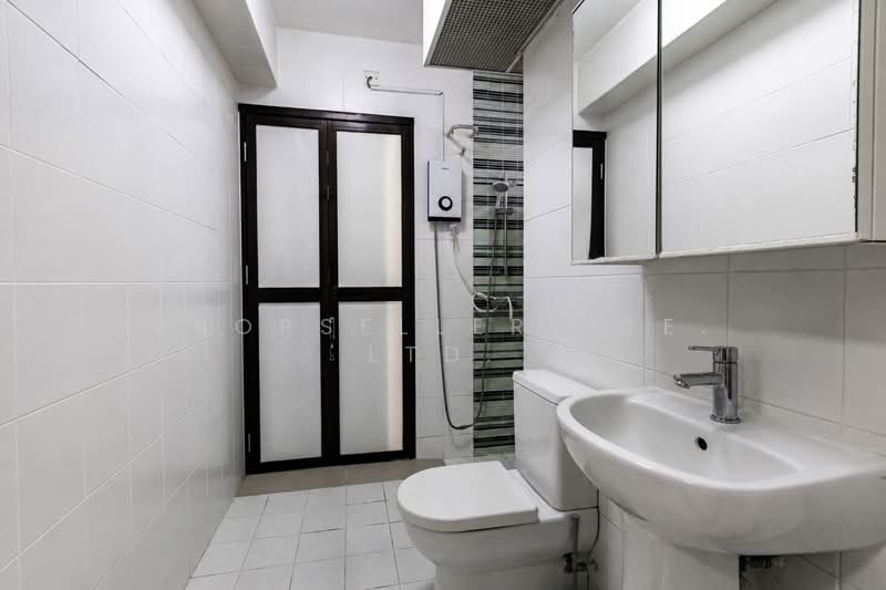 488 Segar Road, 488 Segar Road, 1 Bedroom, 506 sqft, HDB Flat For Sale, by ADNIX LIU, 500152579 - Bathroom - PropertyGuru.com.sg