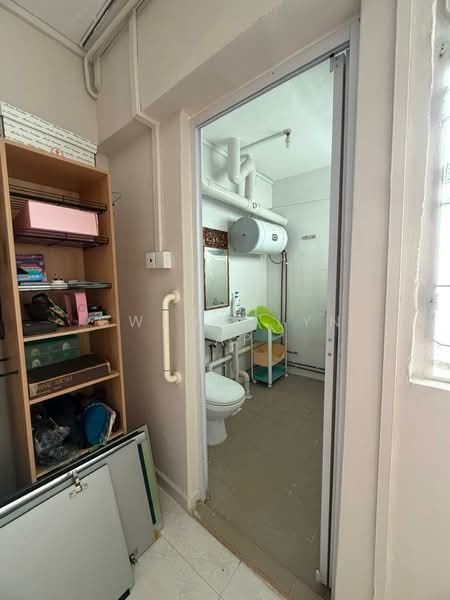 164 Tampines Street 12, 164 Tampines Street 12, 2 Bedrooms, 796 sqft, HDB Flat For Rent, by Gwendolyn Yap, 500152582 - Bathroom - PropertyGuru.com.sg