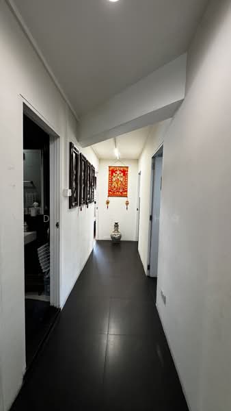 688 Jurong West Central 1, 688 Jurong West Central 1, 3 Bedrooms, 1,270 sqft, HDB Flat For Sale, by Denise Ho, 500152613 - Corridor - PropertyGuru.com.sg