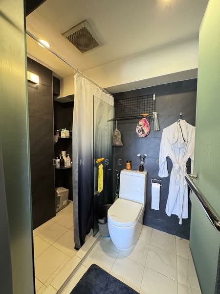 688 Jurong West Central 1, 688 Jurong West Central 1, 3 Bedrooms, 1,270 sqft, HDB Flat For Sale, by Denise Ho, 500152613 - Bathroom - PropertyGuru.com.sg