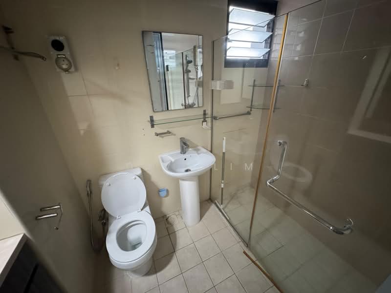 219D Bedok Central, 219D Bedok Central, 3 Bedrooms, 1,012 sqft, HDB Flat For Rent, by Dave Lim, 500152618 - Bathroom - PropertyGuru.com.sg