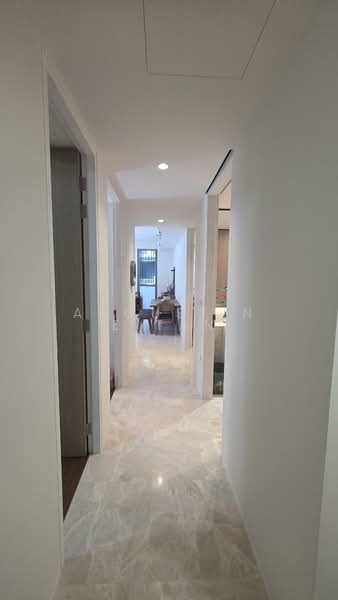 Amber Park, 18A Amber Gardens, 4 Bedrooms, 1,302 sqft, Condominium For Rent, by Augustine Tan, 500152620 - Corridor - PropertyGuru.com.sg
