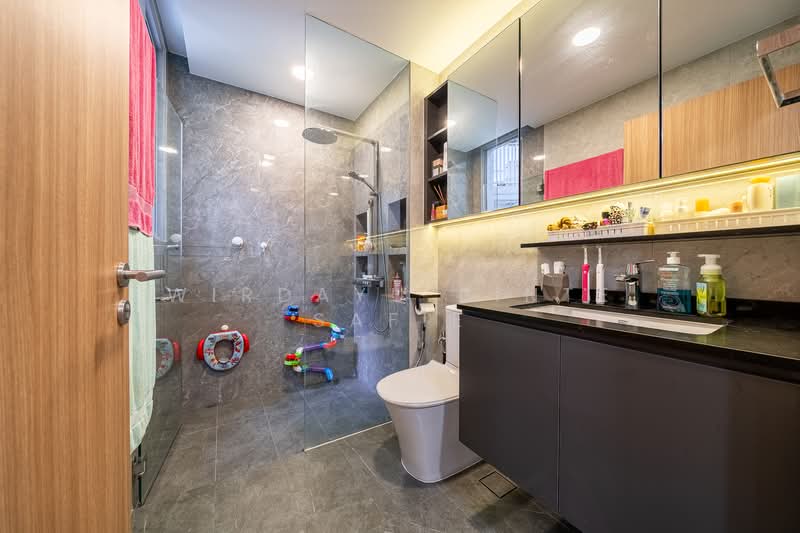 Canberra Residences, 511 Canberra Drive, 3 Bedrooms, 1,140 sqft, Condominium For Sale, by Wirdayu Binte Safie, 500152623 - Master Bathroom - PropertyGuru.com.sg