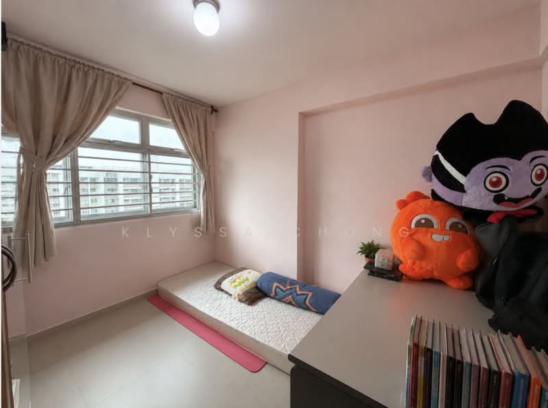 890A Tampines Avenue 1, 890A Tampines Avenue 1, 3 Bedrooms, 1,001 sqft, HDB Flat For Sale, by Klyssa Chong, 500152629 - Bedroom - PropertyGuru.com.sg