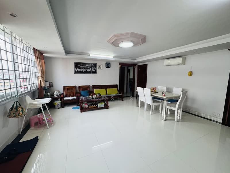515 Hougang Avenue 10, 515 Hougang Avenue 10, 3 Bedrooms, 1,119 sqft, HDB Flat For Sale, by Louis See, 500152633 - Living Room - PropertyGuru.com.sg