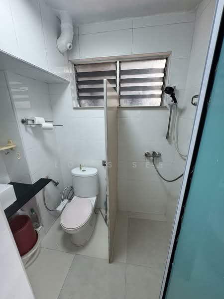 515 Hougang Avenue 10, 515 Hougang Avenue 10, 3 Bedrooms, 1,119 sqft, HDB Flat For Sale, by Louis See, 500152633 - Bathroom - PropertyGuru.com.sg