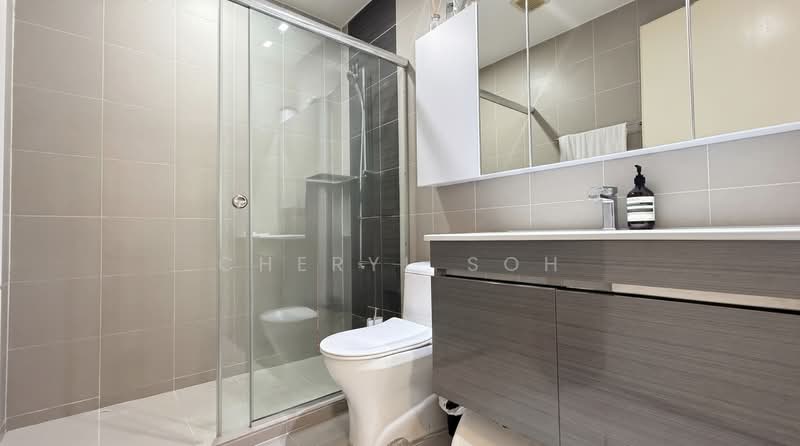 Ville Royale, 310 River Valley Road, 3 Bedrooms, 1,044 sqft, Apartment For Rent, by Cheryl Soh, 500152654 - Master Bathroom - PropertyGuru.com.sg