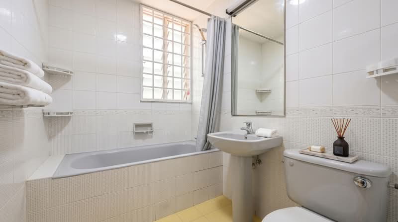 Ville Royale, 310 River Valley Road, 3 Bedrooms, 1,044 sqft, Apartment For Rent, by Cheryl Soh, 500152654 - Common Bathroom - PropertyGuru.com.sg