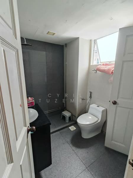 Elias Green, , 3 Bedrooms, 1,550 sqft, Condominium For Rent, by Cyril Tuzemen, 500152686 - Bathroom - PropertyGuru.com.sg