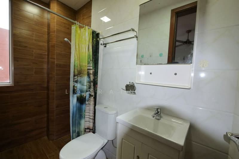 Jalan Sendudok, , Room Rental, 160 sqft, Semi-Detached House For Rent, by Lorrain Ng, 500152696 - Bathroom - PropertyGuru.com.sg