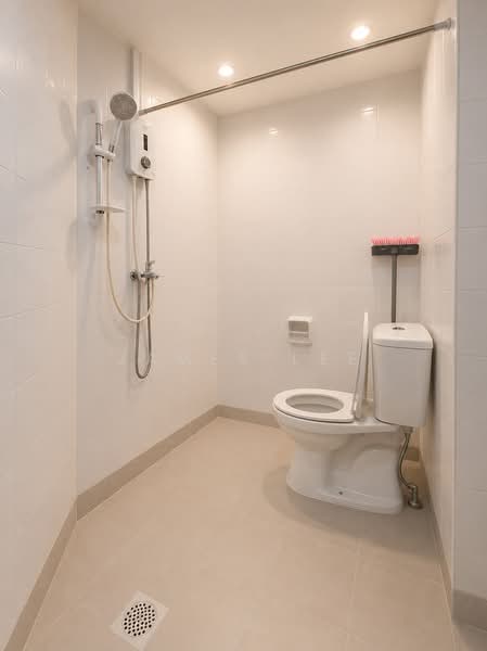 Fernwood Towers, 28 Fernwood Terrace, Room Rental, 150 sqft, Condominium For Rent, by James Lee, 500152701 - Bathroom - PropertyGuru.com.sg