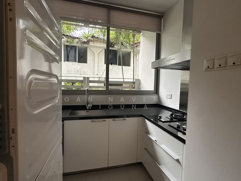 Beaufort on Nassim, 12 Nassim Road, 4 Bedrooms, 3,079 sqft, Condominium For Sale, by Joan Navenza Wiguna, 500152719 - Kitchen - PropertyGuru.com.sg