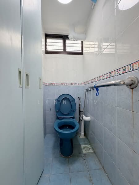 6 Telok Blangah Crescent, 6 Telok Blangah Crescent, 2 Bedrooms, 818 sqft, HDB Flat For Sale, by Lynn Lim, 500152723 - Bathroom - PropertyGuru.com.sg
