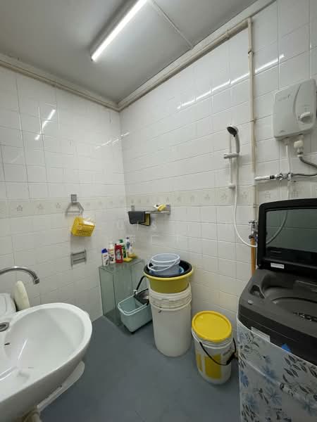83 Strathmore Avenue, 83 Strathmore Avenue, 3 Bedrooms, 1,173 sqft, HDB Flat For Sale, by Louis Tan 陈广平, 500152732 - Bathroom - PropertyGuru.com.sg