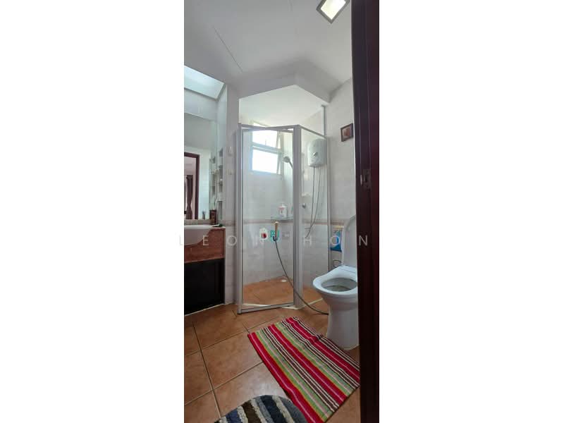 The Clearwater, 12 Bedok Reservoir View, 3 Bedrooms, 1,388 sqft, Condominium For Sale, by Leon Hon, 500152737 - Bathroom - PropertyGuru.com.sg