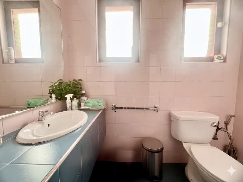 Conservation Shophouse Office Unit For Rent, Ann Siang Road | Amoy Street | Telok Ayer Street, 1,220 sqft, Office For Rent, by SEAH GEOK MING TOSHIE, 500152739 - Bathroom - CommercialGuru.com.sg