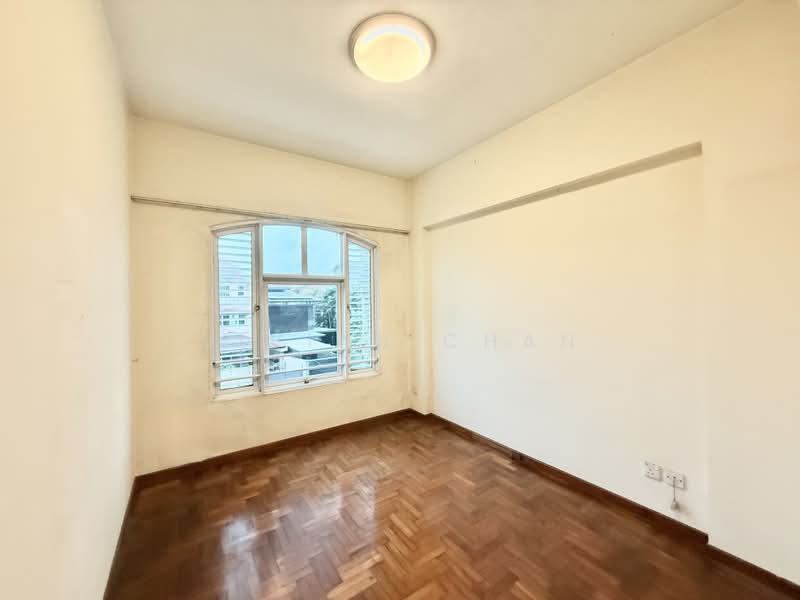 Sunrise Gardens, 51 Sunrise Gardens, 3 Bedrooms, 1,292 sqft, Condominium For Sale, by VIVIAN Chan, 500152744 - Common Bedroom - PropertyGuru.com.sg