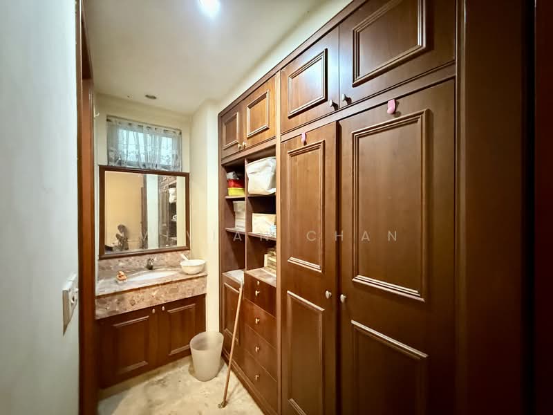 Sunrise Gardens, 51 Sunrise Gardens, 3 Bedrooms, 1,292 sqft, Condominium For Sale, by VIVIAN Chan, 500152744 - Master Bedroom (Walk In Wardrobe) - PropertyGuru.com.sg