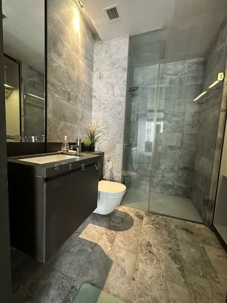 OUE Twin Peaks, 33 Leonie Hill Road, 1 Bedroom, 549 sqft, Condominium For Rent, by Steve Yap, 500152747 - Bathroom - PropertyGuru.com.sg