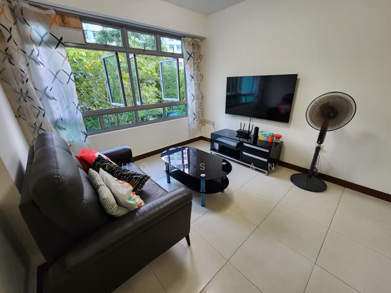 208A Compassvale Lane, 208A Compassvale Lane, 3 Bedrooms, 990 sqft, HDB Flat For Sale, by Thomas Tan, 500152767 - Living Room - PropertyGuru.com.sg