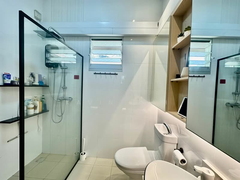 439B Bukit Batok West Avenue 8, 439B Bukit Batok West Avenue 8, 3 Bedrooms, 1,001 sqft, HDB Flat For Sale, by Kavin Kuah, 500152770 - Bathroom - PropertyGuru.com.sg