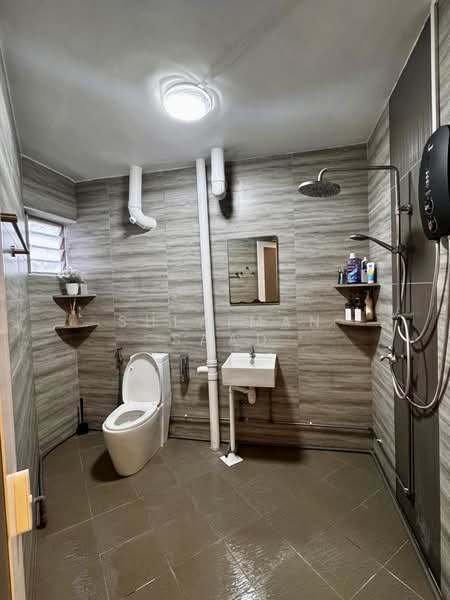 443 Jurong West Avenue 1, 443 Jurong West Avenue 1, 3 Bedrooms, 1,453 sqft, HDB Flat For Sale, by Sulaiman Saad, 500152787 - Bathroom - PropertyGuru.com.sg
