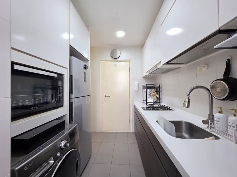 Skies Miltonia, 23 Miltonia Close, 2 Bedrooms, 743 sqft, Condominium For Sale, by Wendy Cheong, 500152796 - Kitchen - PropertyGuru.com.sg
