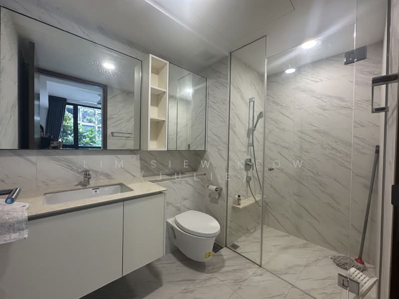 Le Quest, 10 Bukit Batok Street 41, 2 Bedrooms, 710 sqft, Condominium For Rent, by Lim Siew Keow (Julie), 500152798 - Bathroom - PropertyGuru.com.sg