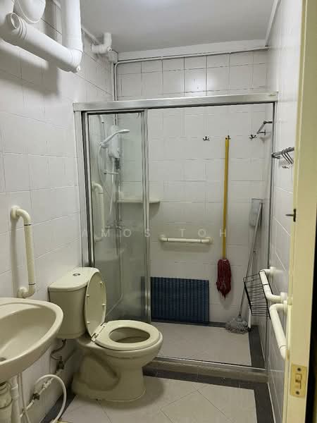 267 Toh Guan Road, 267 Toh Guan Road, 3 Bedrooms, 1,302 sqft, HDB Flat For Rent, by Amos Toh, 500152805 - Bathroom - PropertyGuru.com.sg