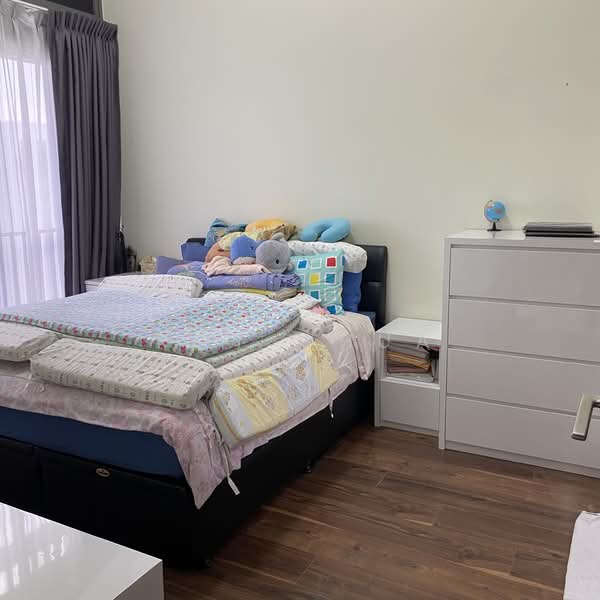Bellewoods, 100 Woodlands Avenue 5, 3 Bedrooms, 1,216 sqft, Executive Condominium For Sale, by Roy Chua, 500152811 - Bedroom - PropertyGuru.com.sg